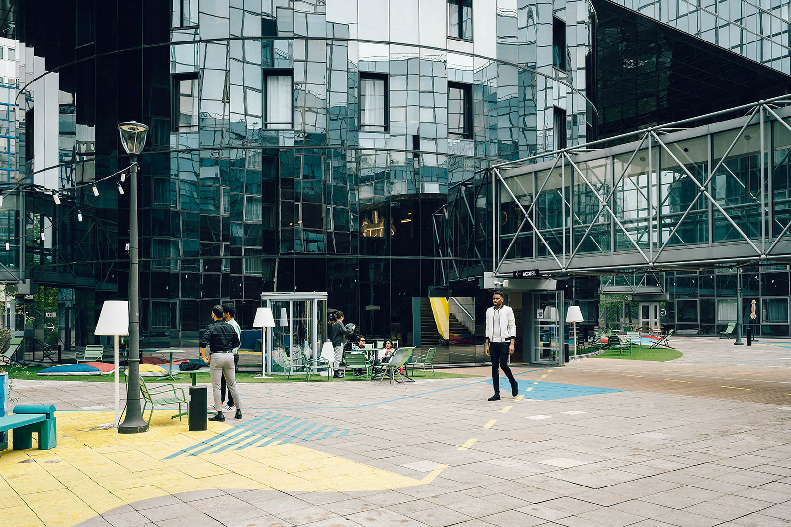 extérieur résidence étudiante à noisy-le-grand