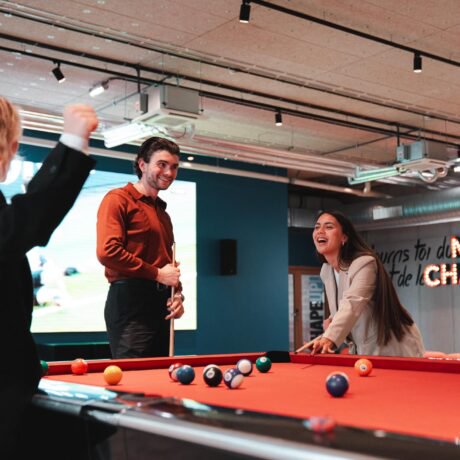 espace de coliving avec billard dans résidence étudiante massy palaiseau