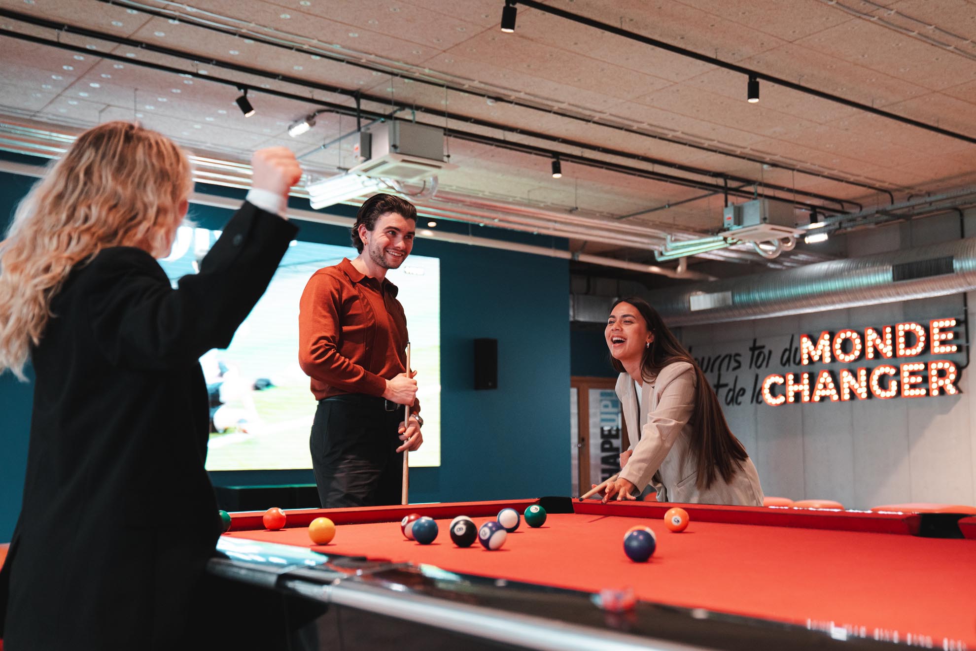 espace de coliving avec billard dans résidence étudiante massy palaiseau