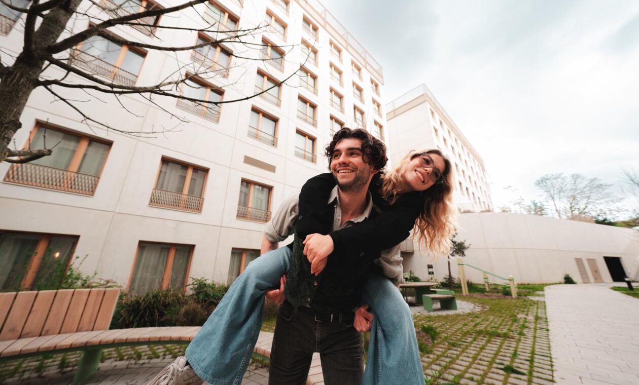 Espace exterieur jardin dans résidence étudiante à Villejuif