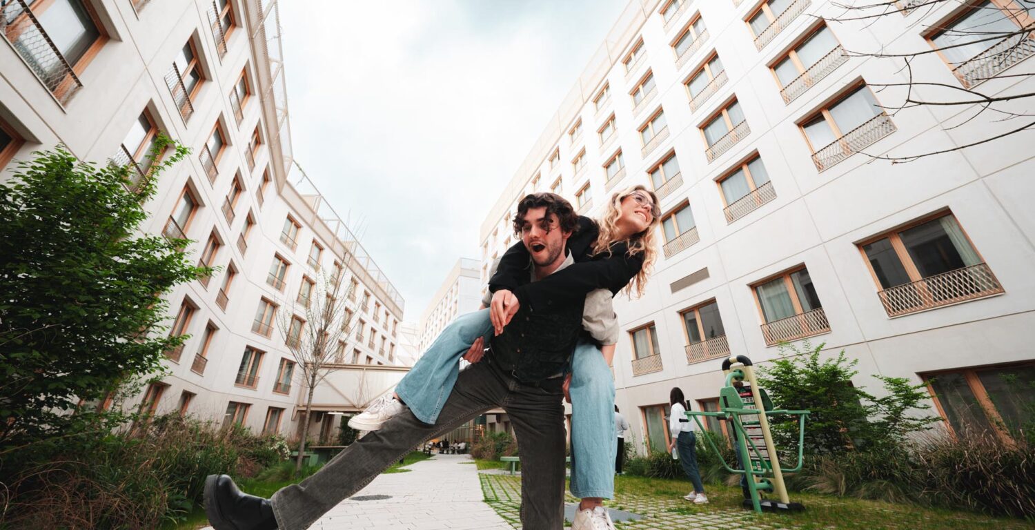 Espace exterieur jardin dans résidence étudiante à Villejuif