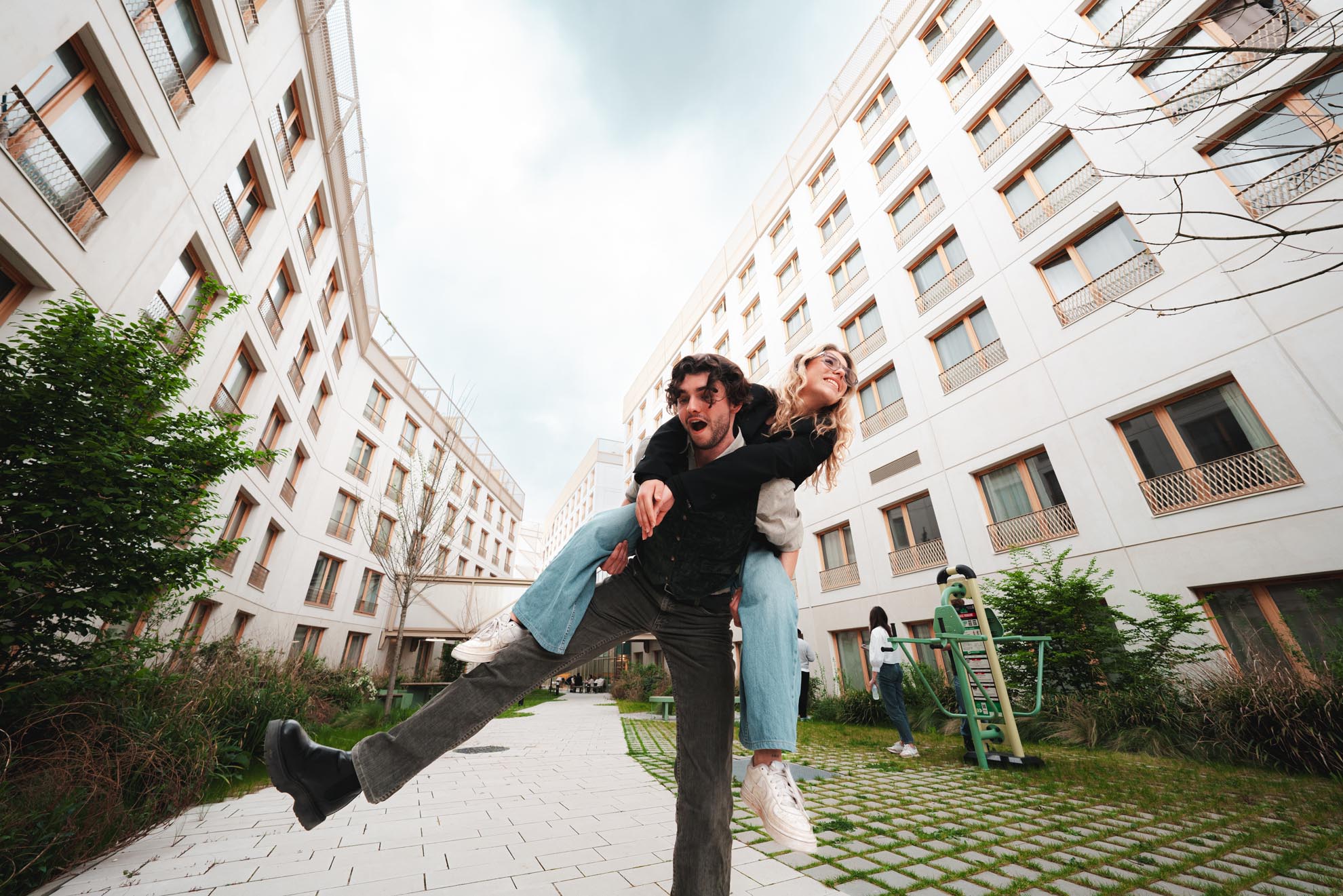 Espace exterieur jardin dans résidence étudiante à Villejuif