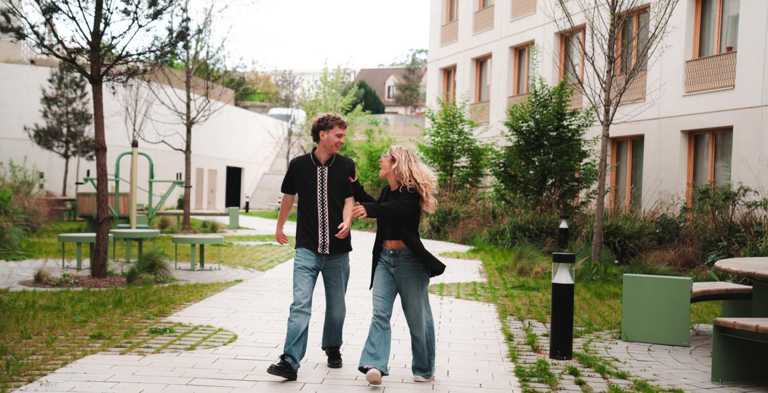 Espace exterieur jardin dans résidence étudiante à Villejuif