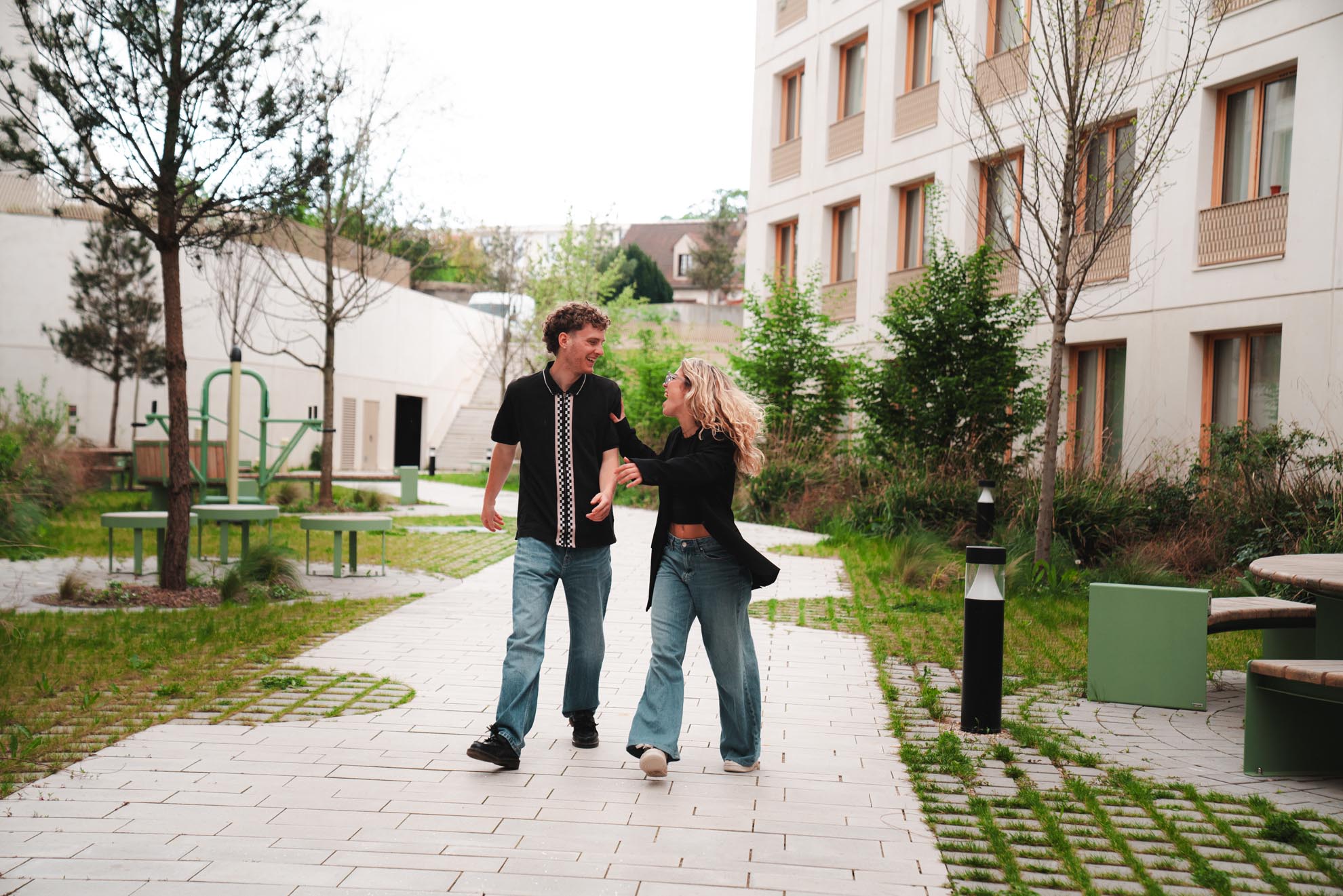 Espace exterieur jardin dans résidence étudiante à Villejuif