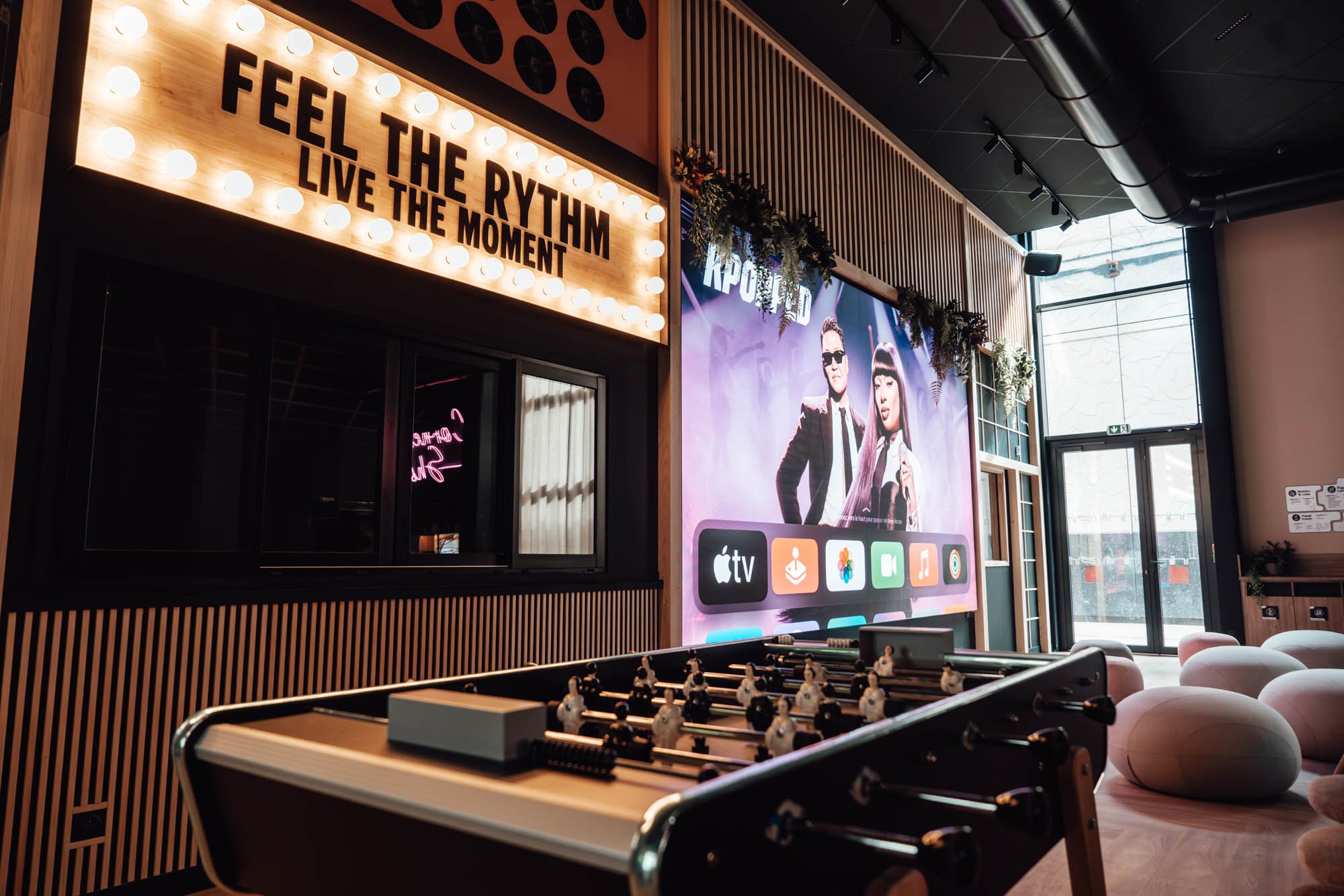 Résidence Ecla Genève Archamps - espace écran géant cabine dj billard