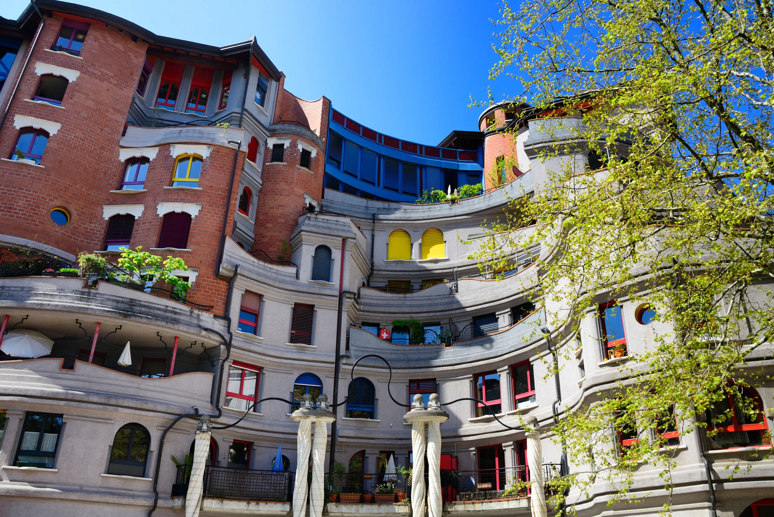 Les immeubles Stroumpfs dans le quartier des Grottes