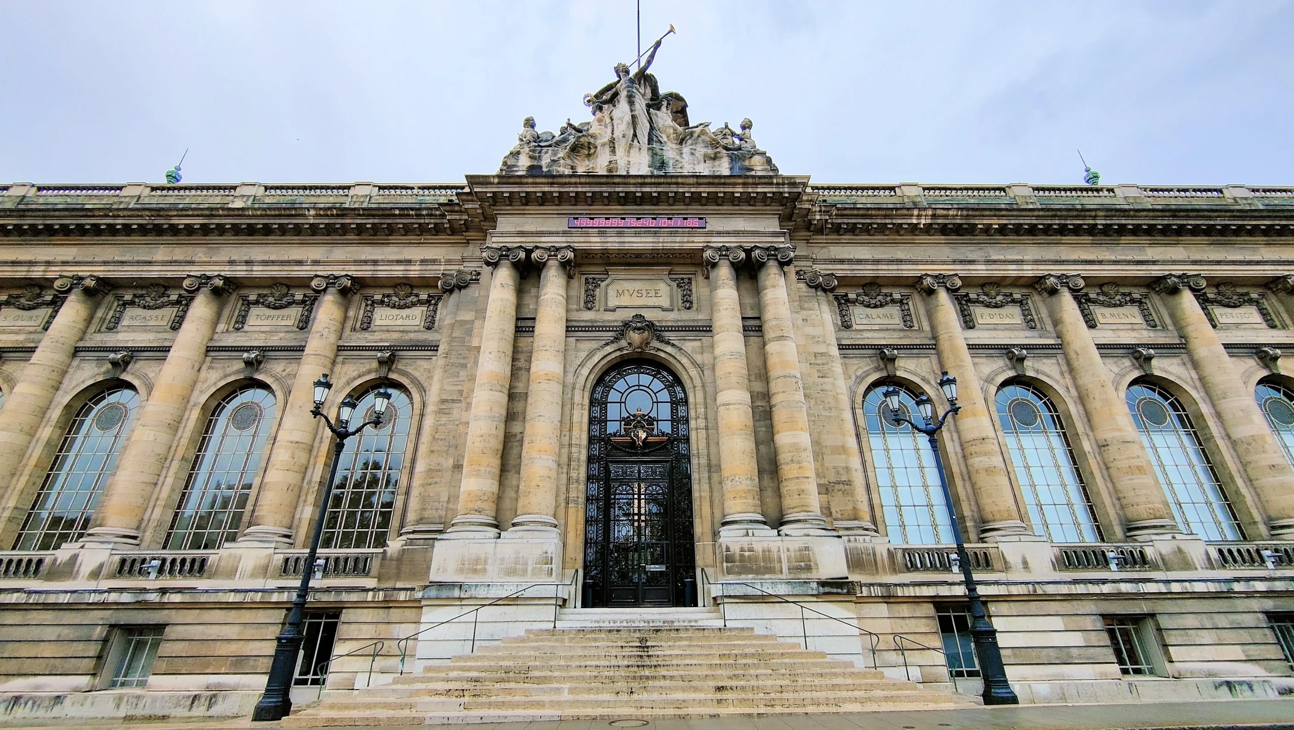 Façade du musée d'Art et d'Histoire (MAH) à Genève